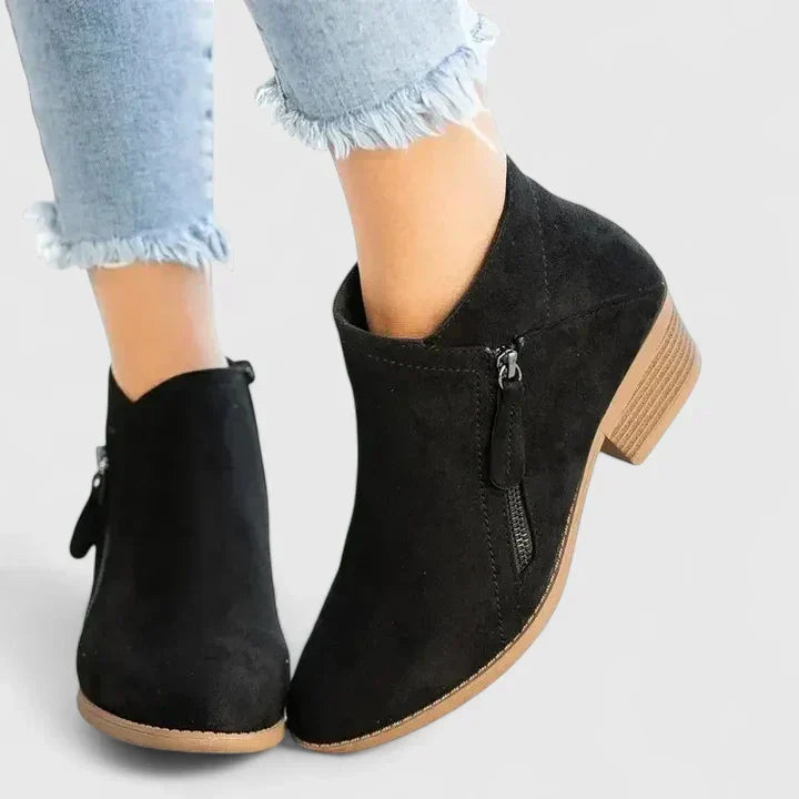 Auryziah | Orthopaedic Boots